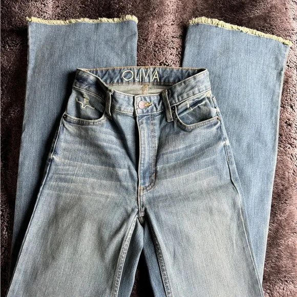 Kimes Olivia 000x32 - Picture 3 of 3